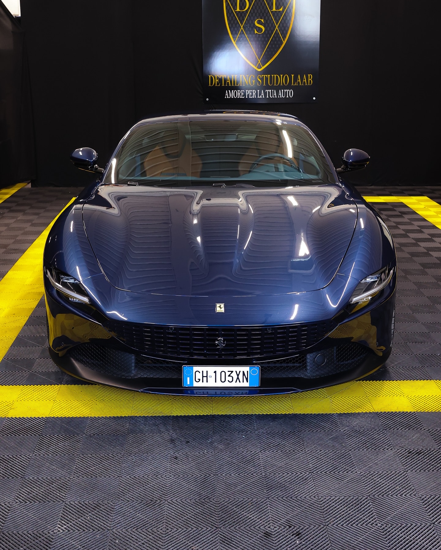 Ferrari Roma blu - Cerchione laterale