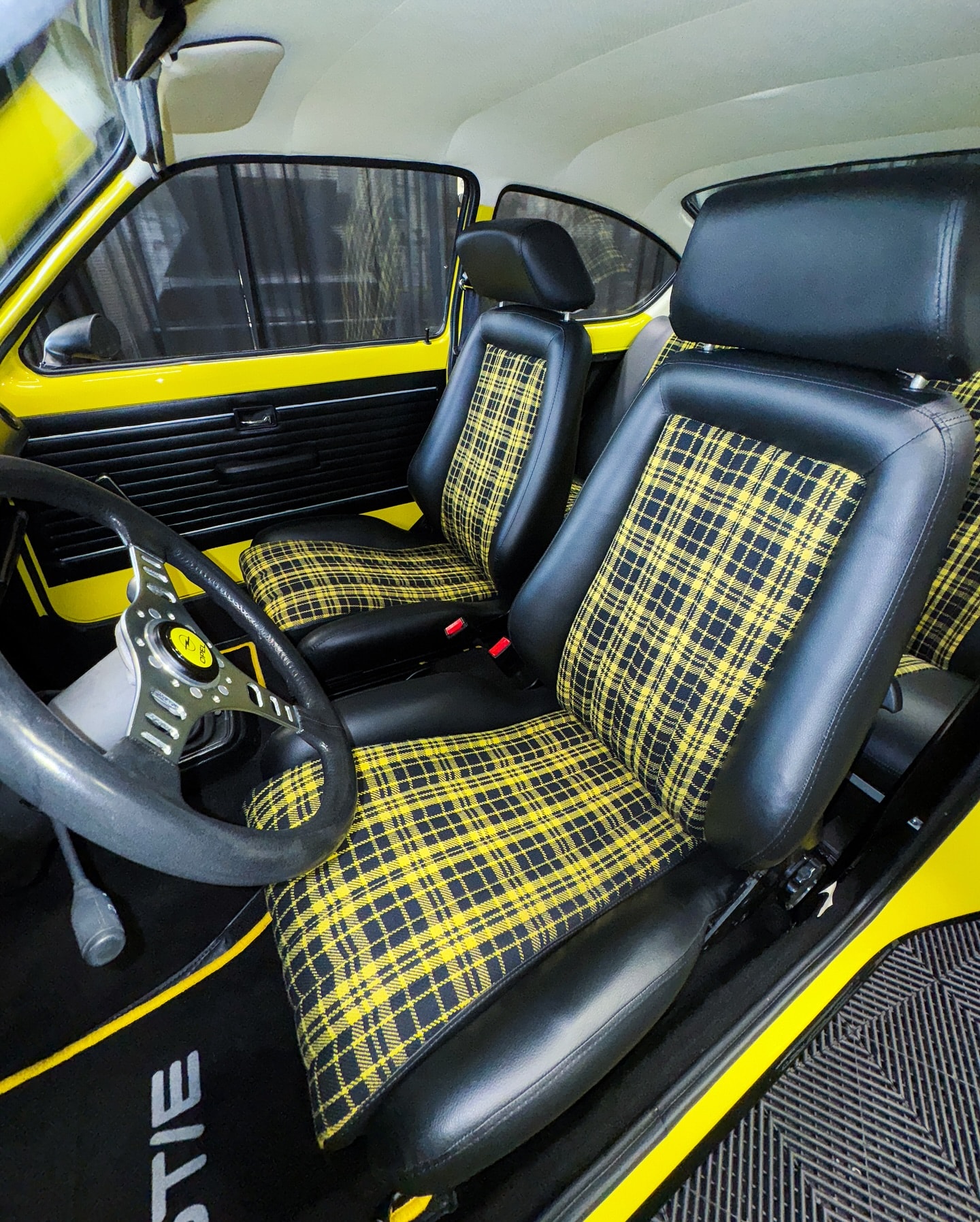 VW Beetle - Interni tartan restaurati