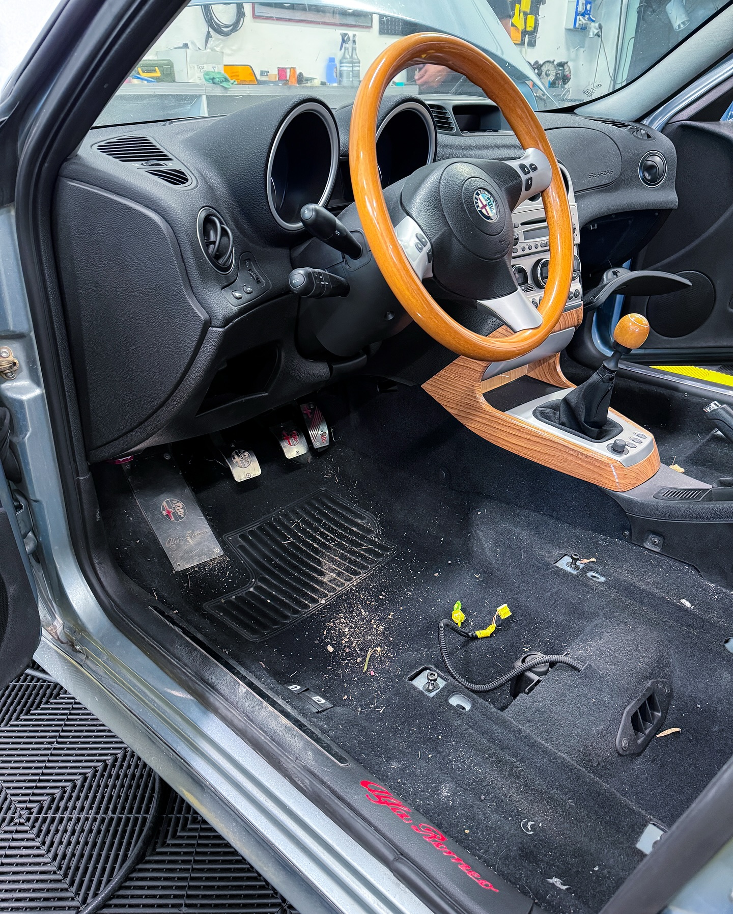 Prima: interni con macchie e sporco accumulato